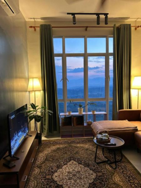 Lovely Luxury Hillview